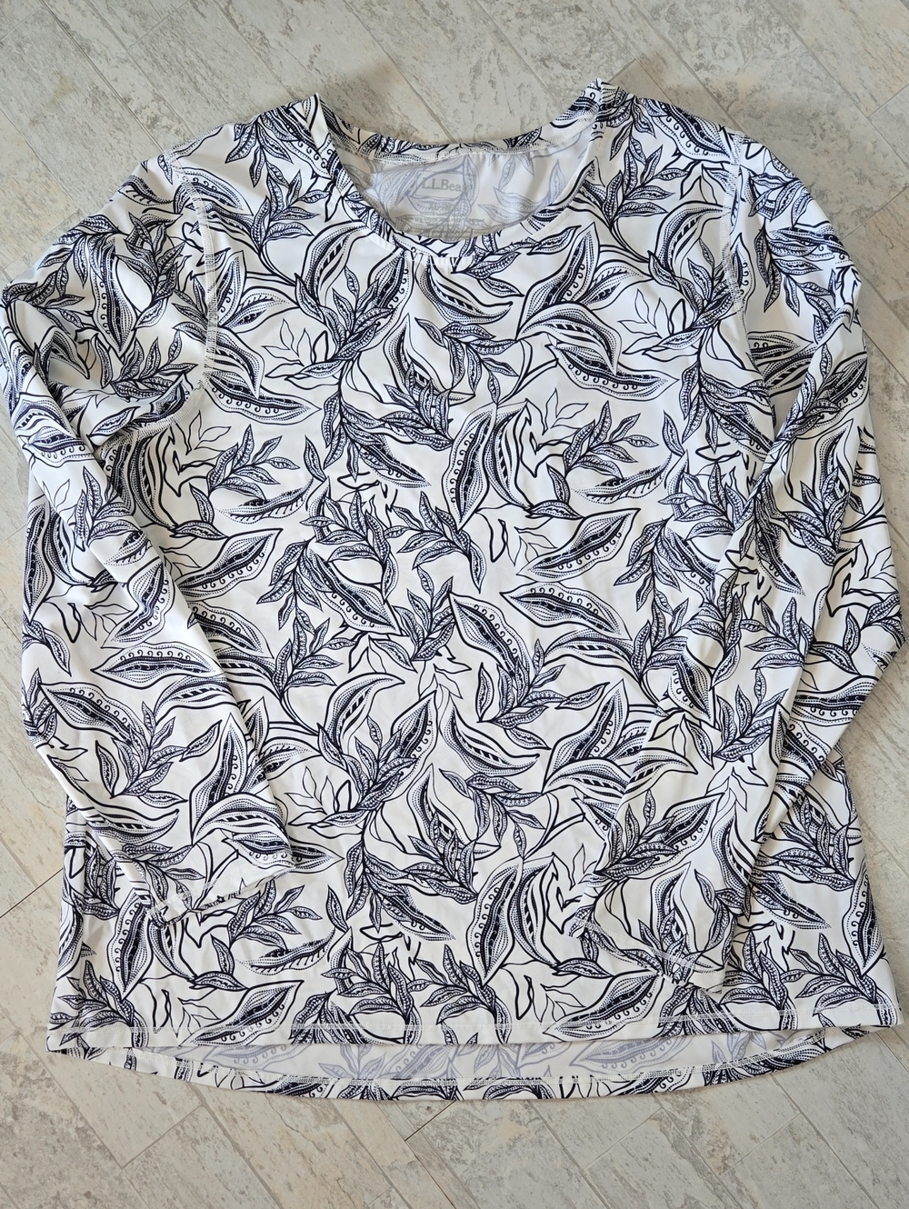L.L. Bean XL Women’s Long Sleeve Sun Shirt Rash Guard Leaf Print Blue White